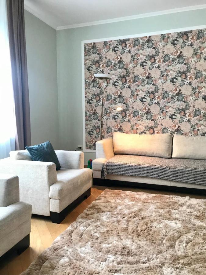 Family Apartment Near The University Černivci Esterno foto