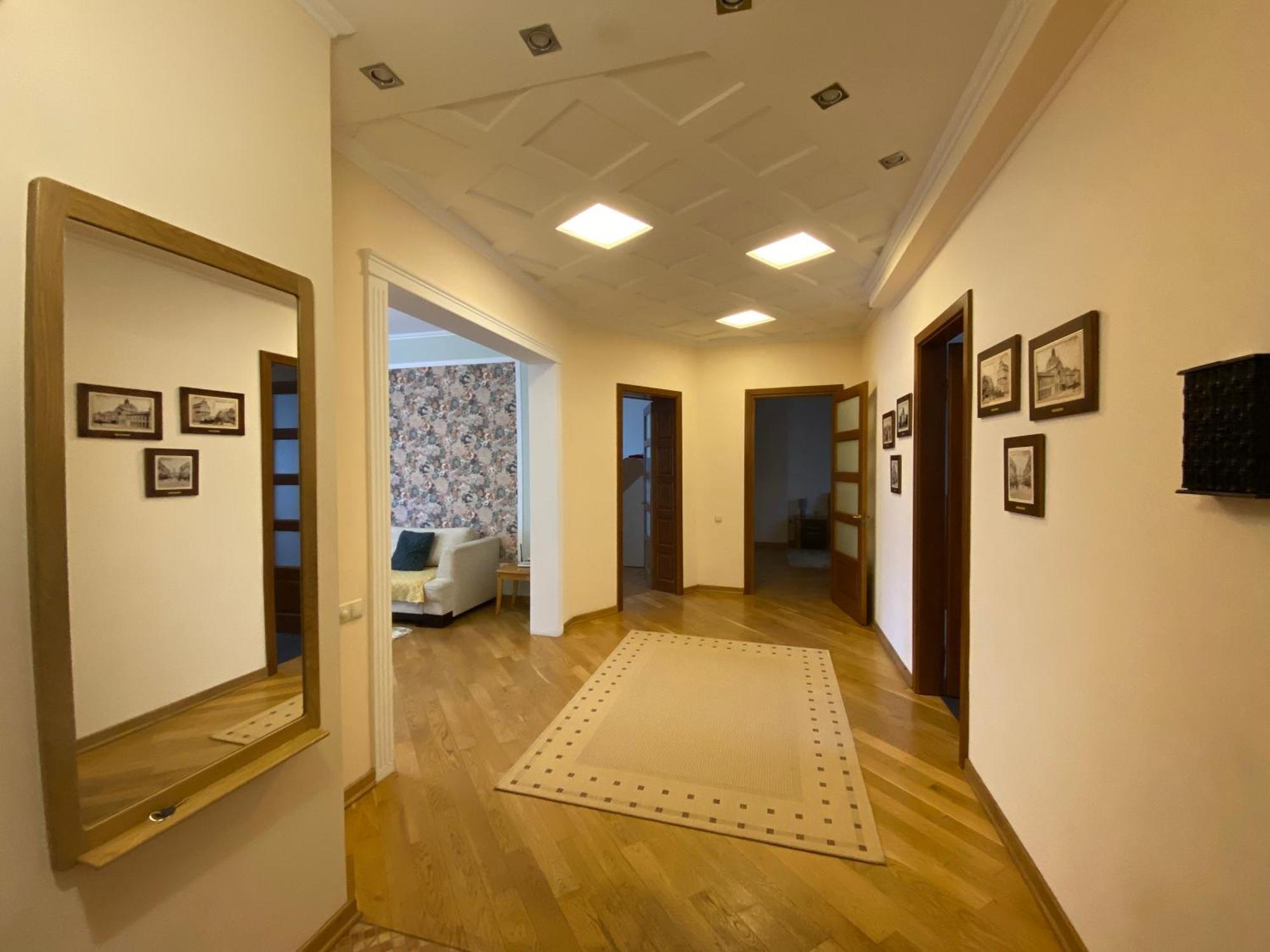Family Apartment Near The University Černivci Esterno foto